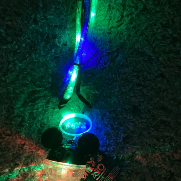 Disney halloween light up lanyard and Mickey - Picture 3 of 6